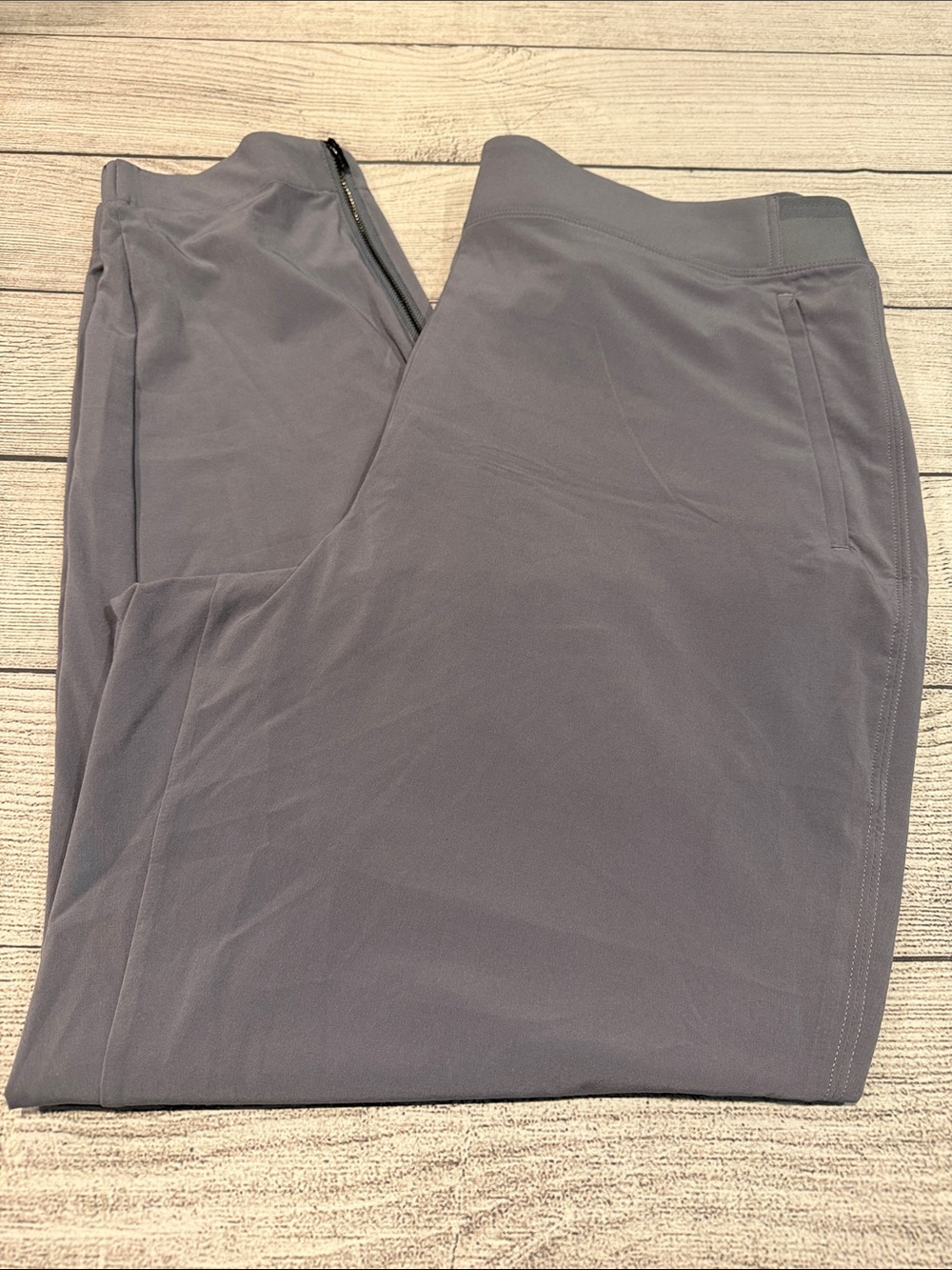 Women’s Athleta Jogger Style Pant with zipper detail Size 14 gray